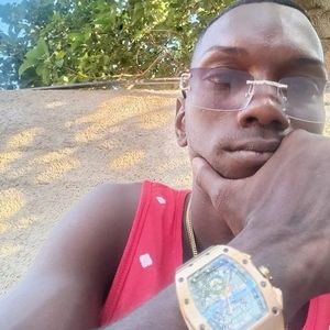 Meet your Posher, Lazaro